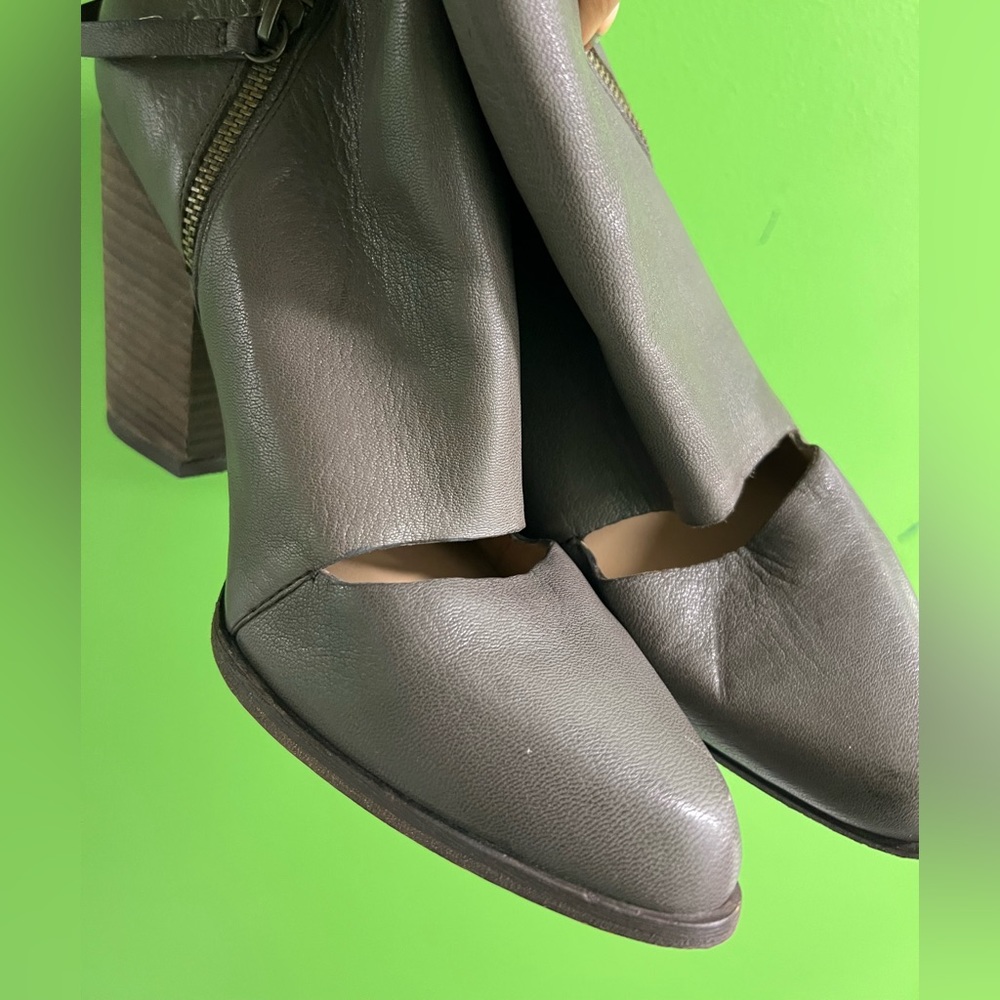 Peep Booties. - Picture 4 of 5